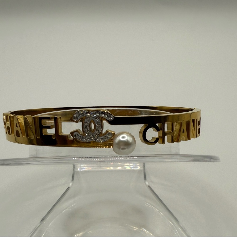 C logo gold tone bangel Bracelet rhinestone white pearl stainless steel New - Picture 2 of 8